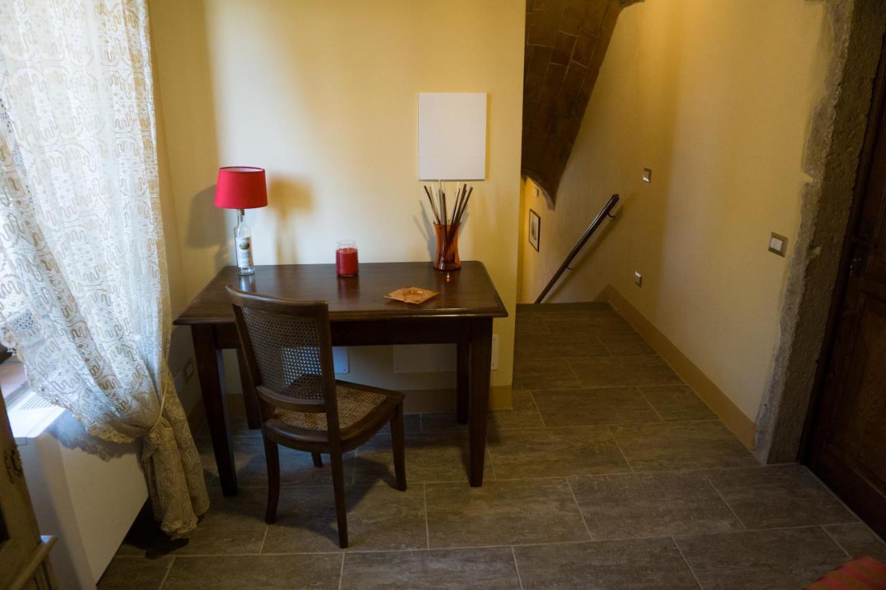 Appartement Antica Casa Del Glicine à Poggibonsi Extérieur photo