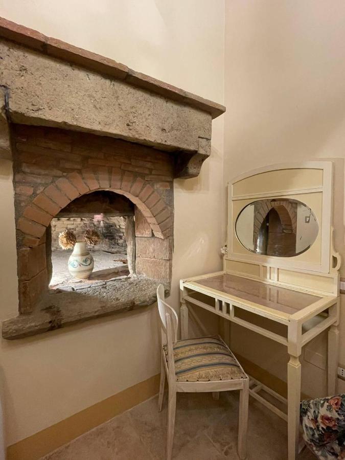 Appartement Antica Casa Del Glicine à Poggibonsi Extérieur photo