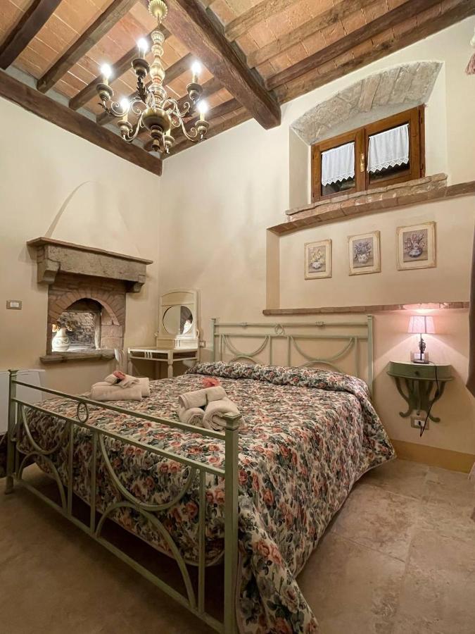 Appartement Antica Casa Del Glicine à Poggibonsi Extérieur photo