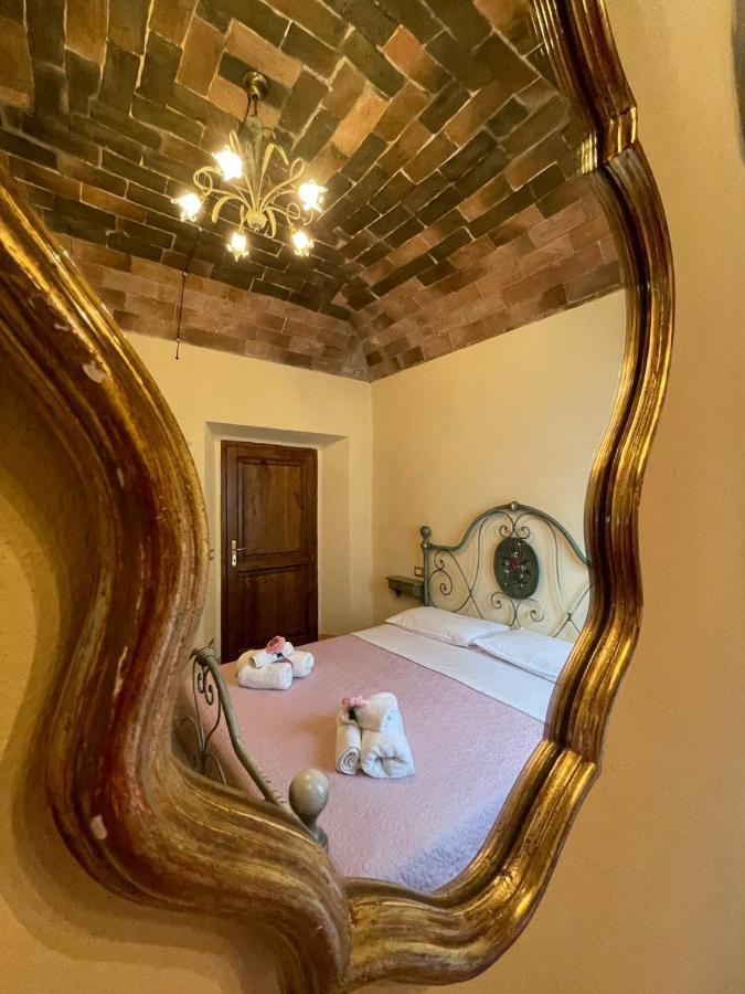 Appartement Antica Casa Del Glicine à Poggibonsi Extérieur photo